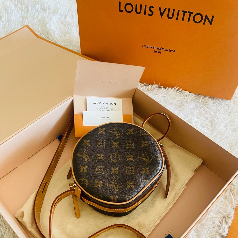 Boite chapeau crossbody Louis Vuitton authentic bag